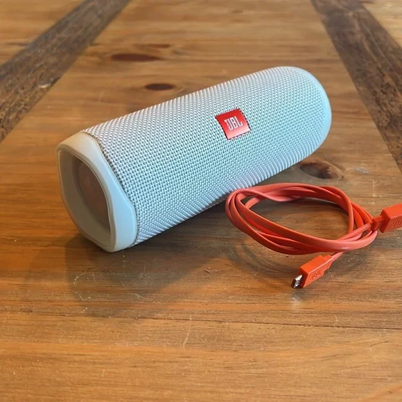 アンプ JBL CHARGE 4 WHITE アンプ JBL CHARGE 4 WHITE アンプ JBL